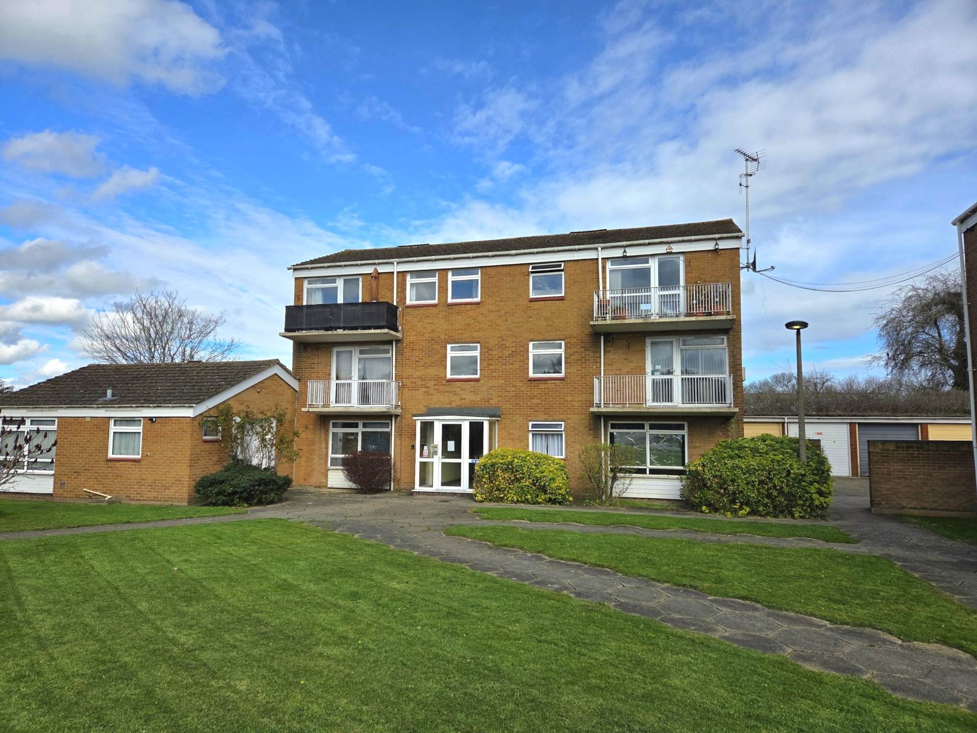 Hastoe Park, Aylesbury, Image 1