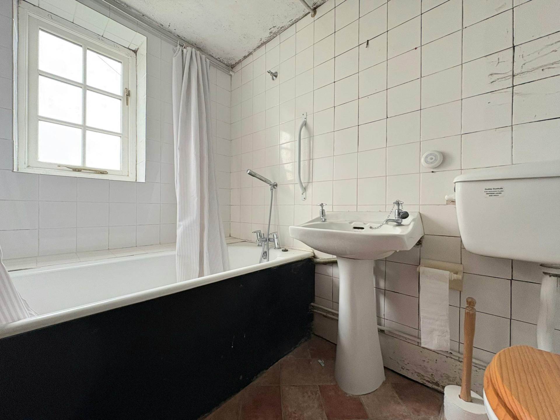 Old School Cottage, Hulcott, Image 9