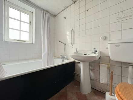 Old School Cottage, Hulcott, Image 9