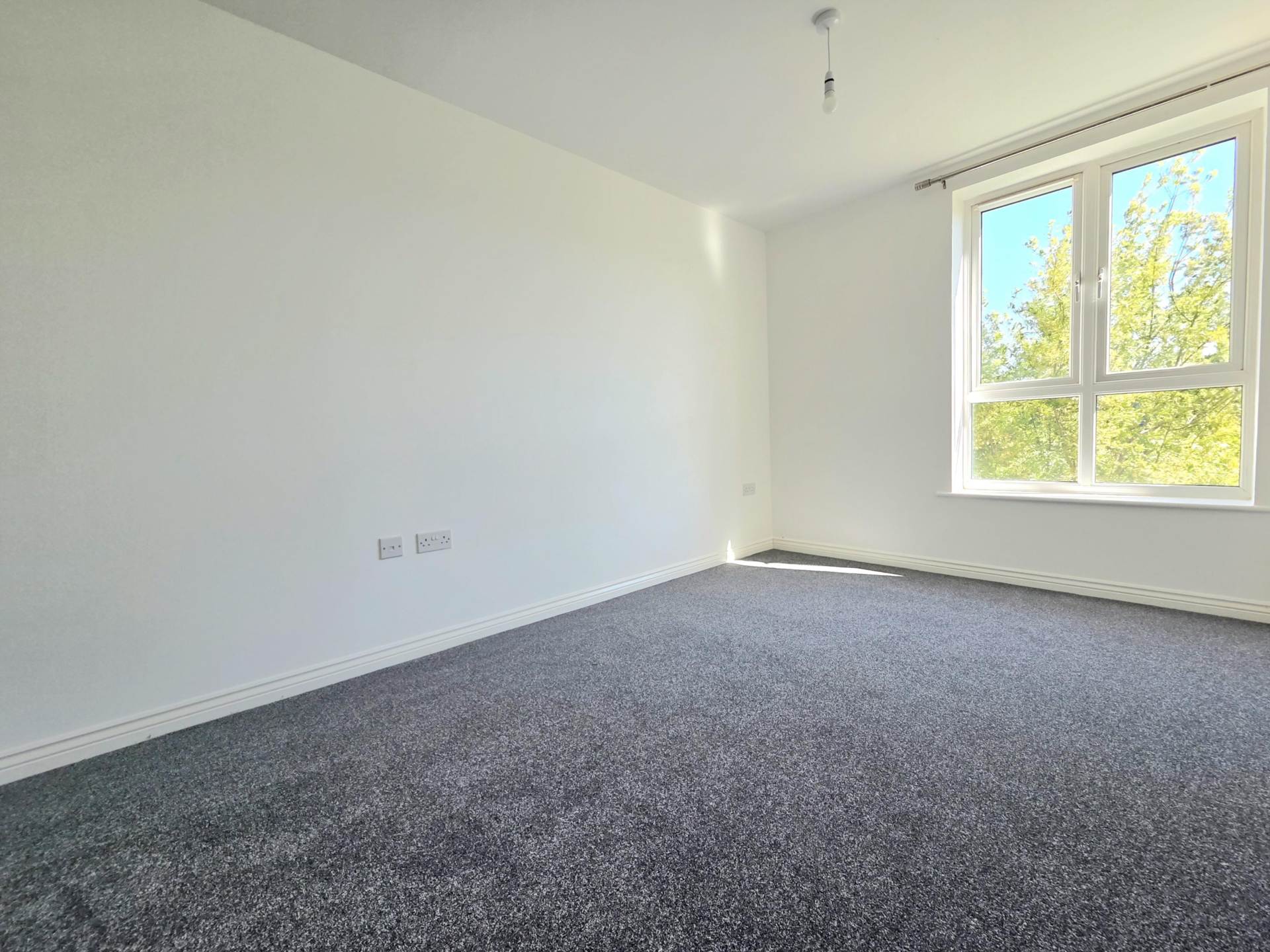 Nicholas Charles Crescent, Aylesbury, Image 12