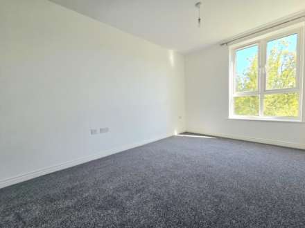 Nicholas Charles Crescent, Aylesbury, Image 12