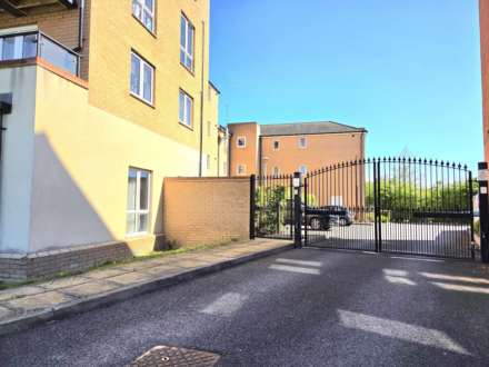 Nicholas Charles Crescent, Aylesbury, Image 8