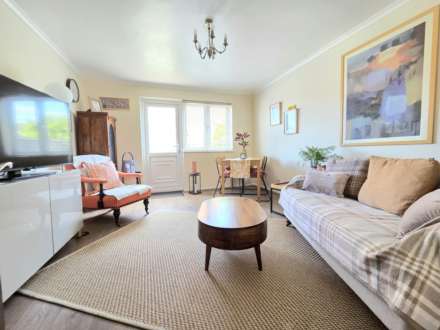 Ashfield Avenue, Bushey, Image 10