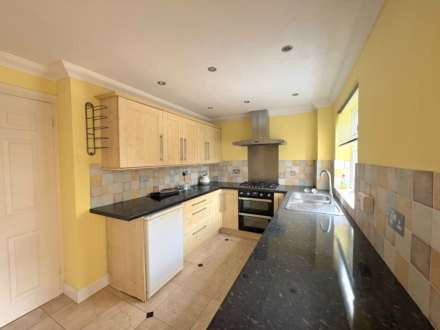 Diane Walk, Aylesbury, Image 6