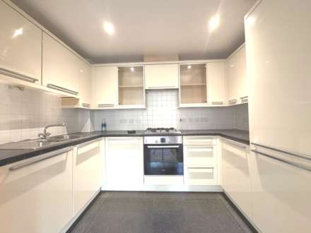 Barnshaw House, Aylesbury, Image 3
