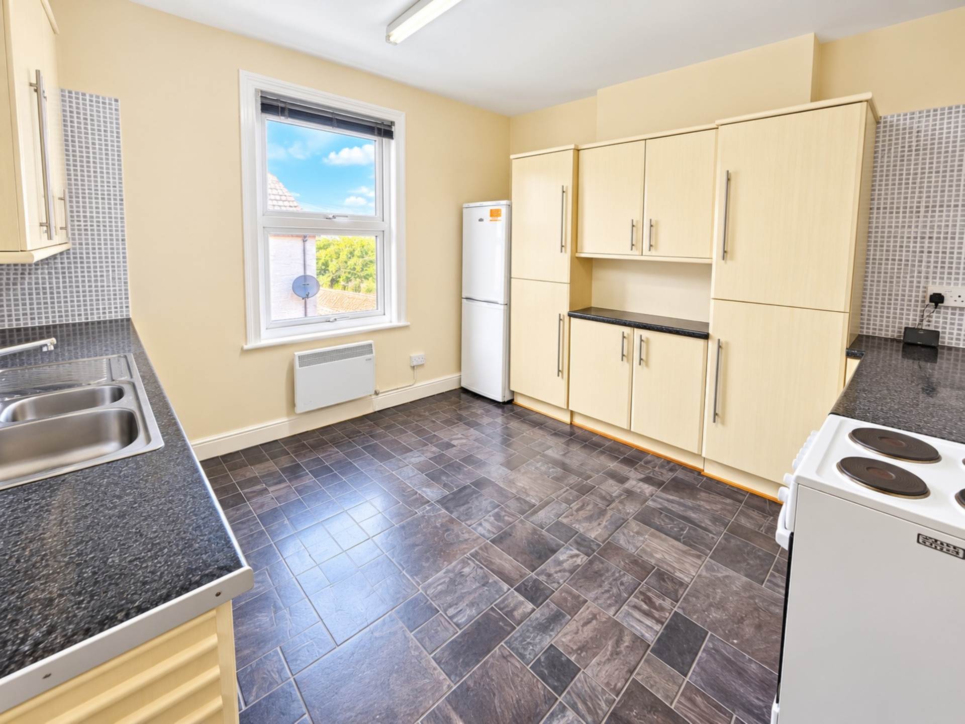 Spacious One-Bedroom Flat in the Heart of Waddesdon, Image 2