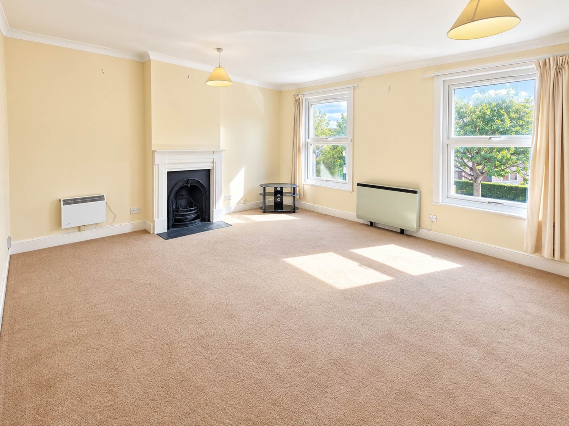 Spacious One-Bedroom Flat in the Heart of Waddesdon, Image 4