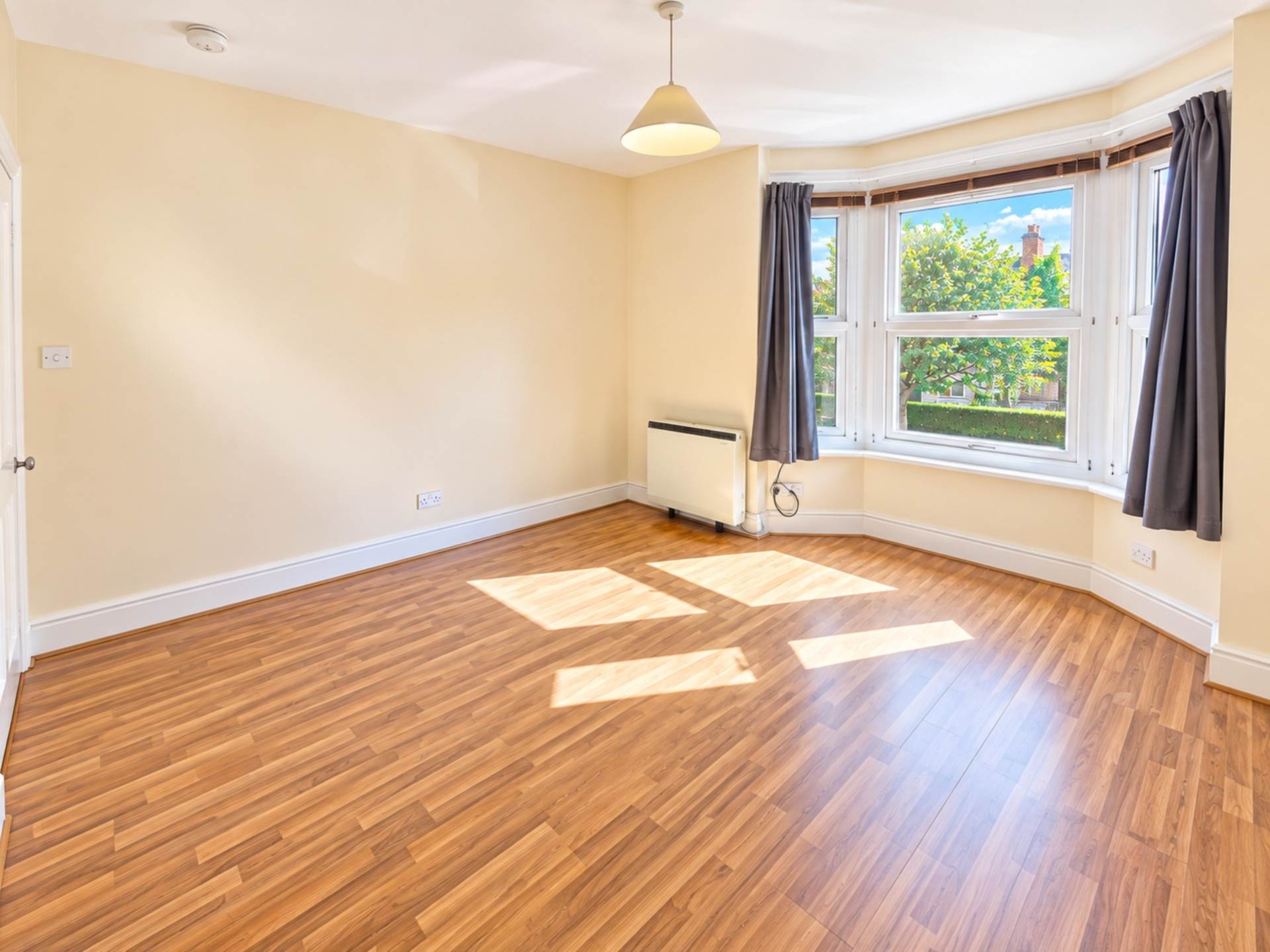 Spacious One-Bedroom Flat in the Heart of Waddesdon, Image 5