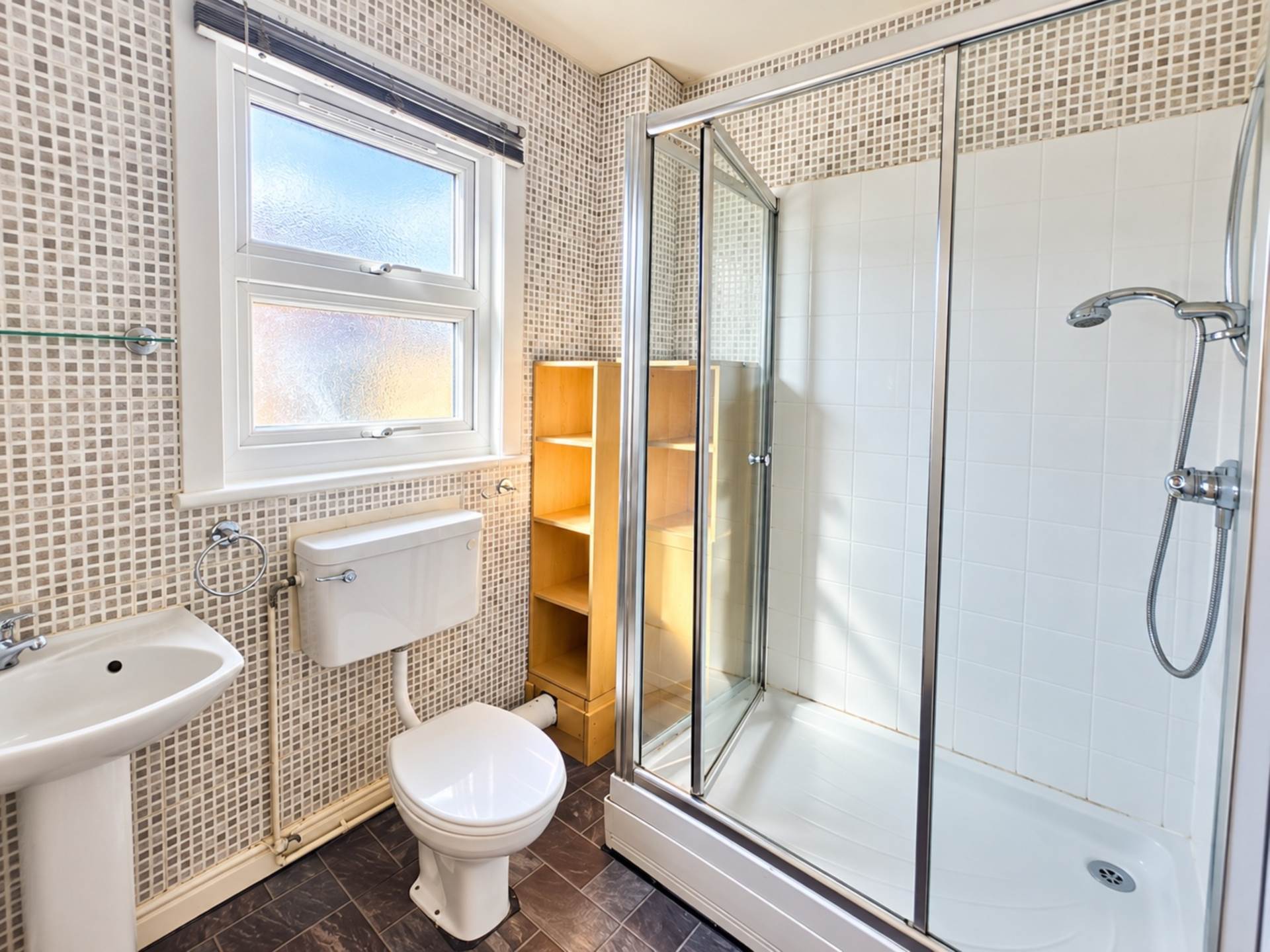 Spacious One-Bedroom Flat in the Heart of Waddesdon, Image 6