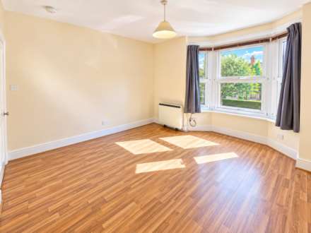 Spacious One-Bedroom Flat in the Heart of Waddesdon, Image 5