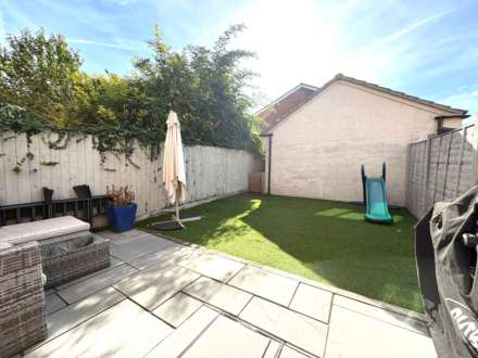 Honour Close, Aylesbury, Image 2
