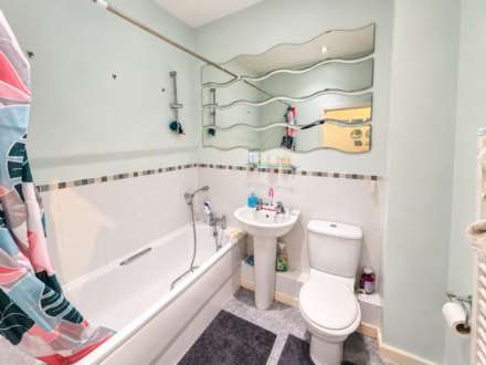 Broka Court, Aylesbury, Image 6