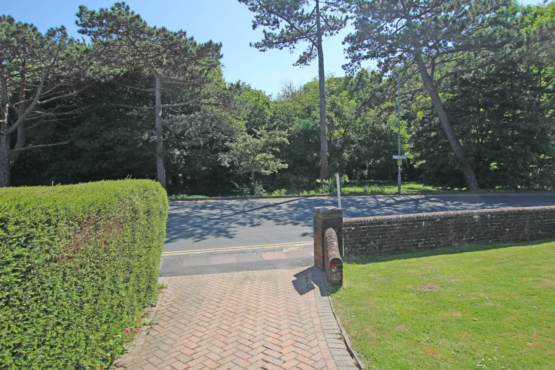 Decoy Drive, Eastbourne, BN22 9PP, Image 25