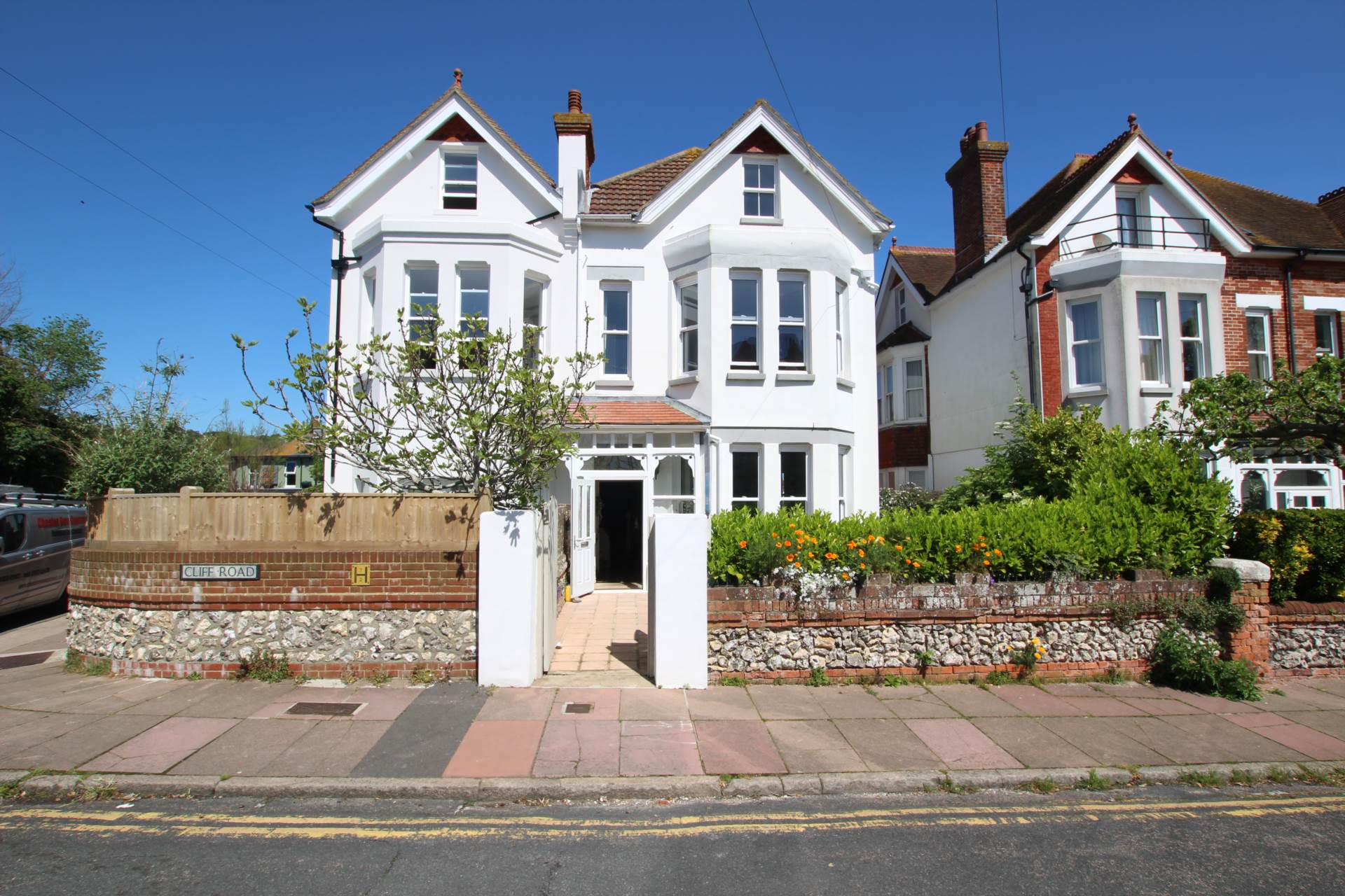 Cliff Road, BN20 7RU, Image 18