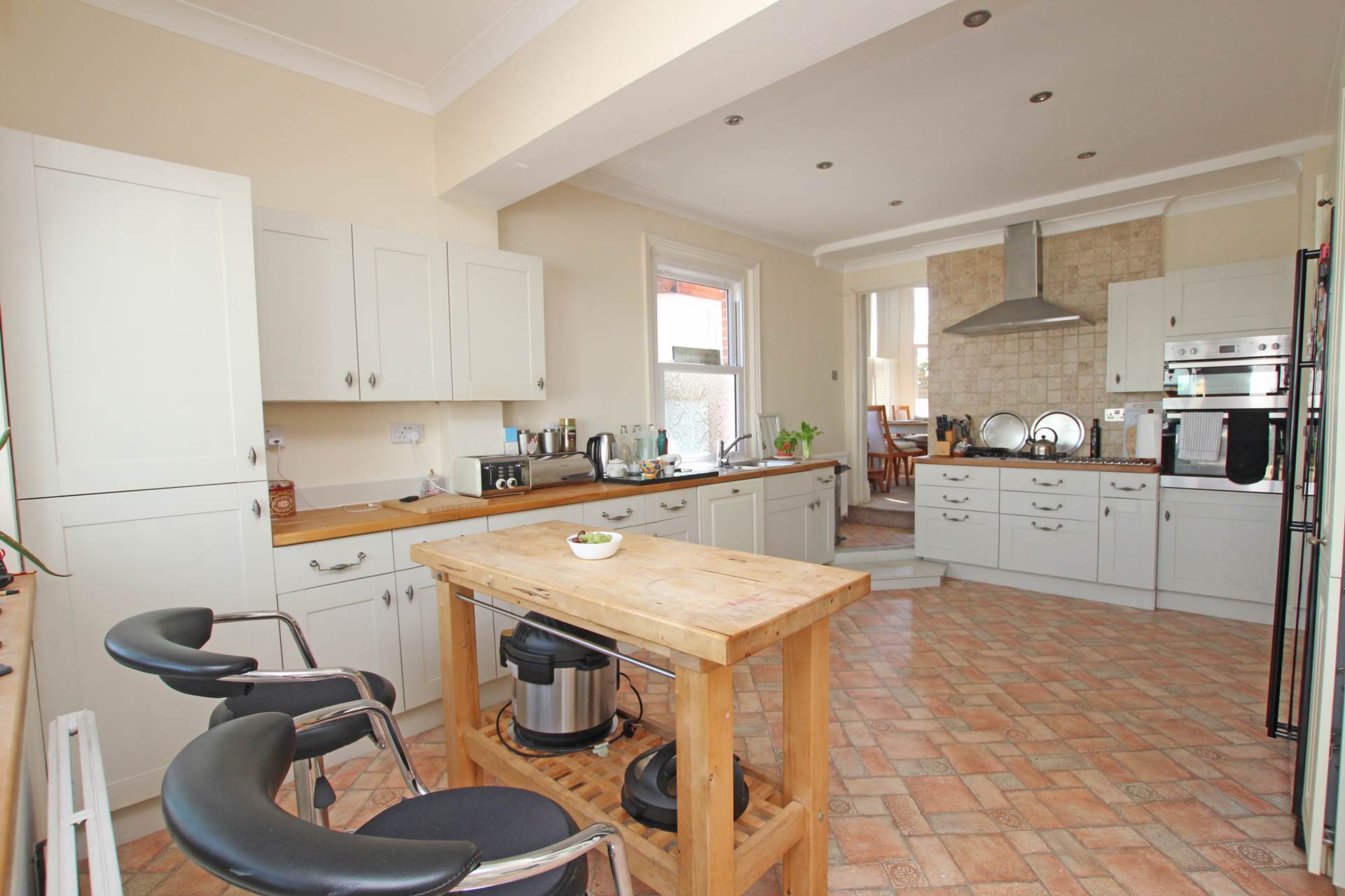 Cliff Road, BN20 7RU, Image 4
