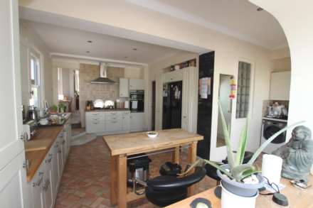 Cliff Road, BN20 7RU, Image 15