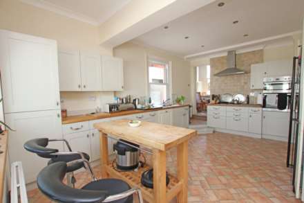 Cliff Road, BN20 7RU, Image 4