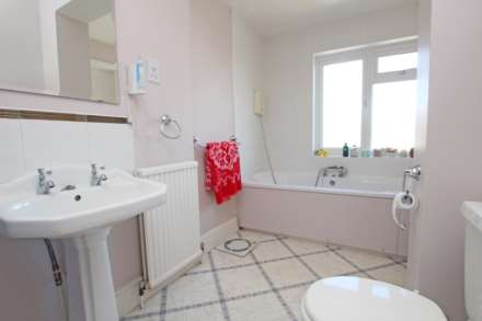Cliff Road, BN20 7RU, Image 8