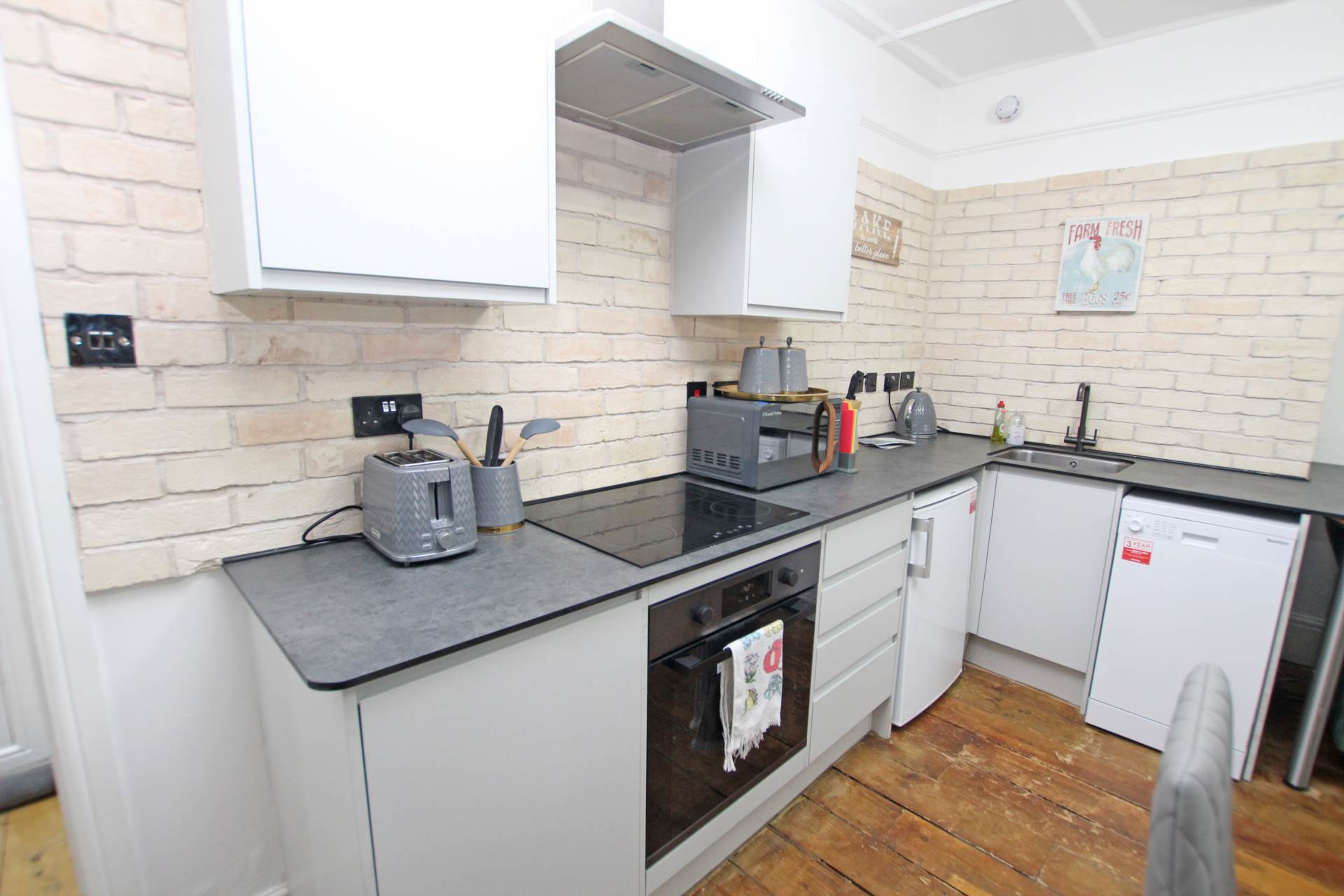 South Cliff Avenue, Eastbourne, BN20 7AH, Image 10