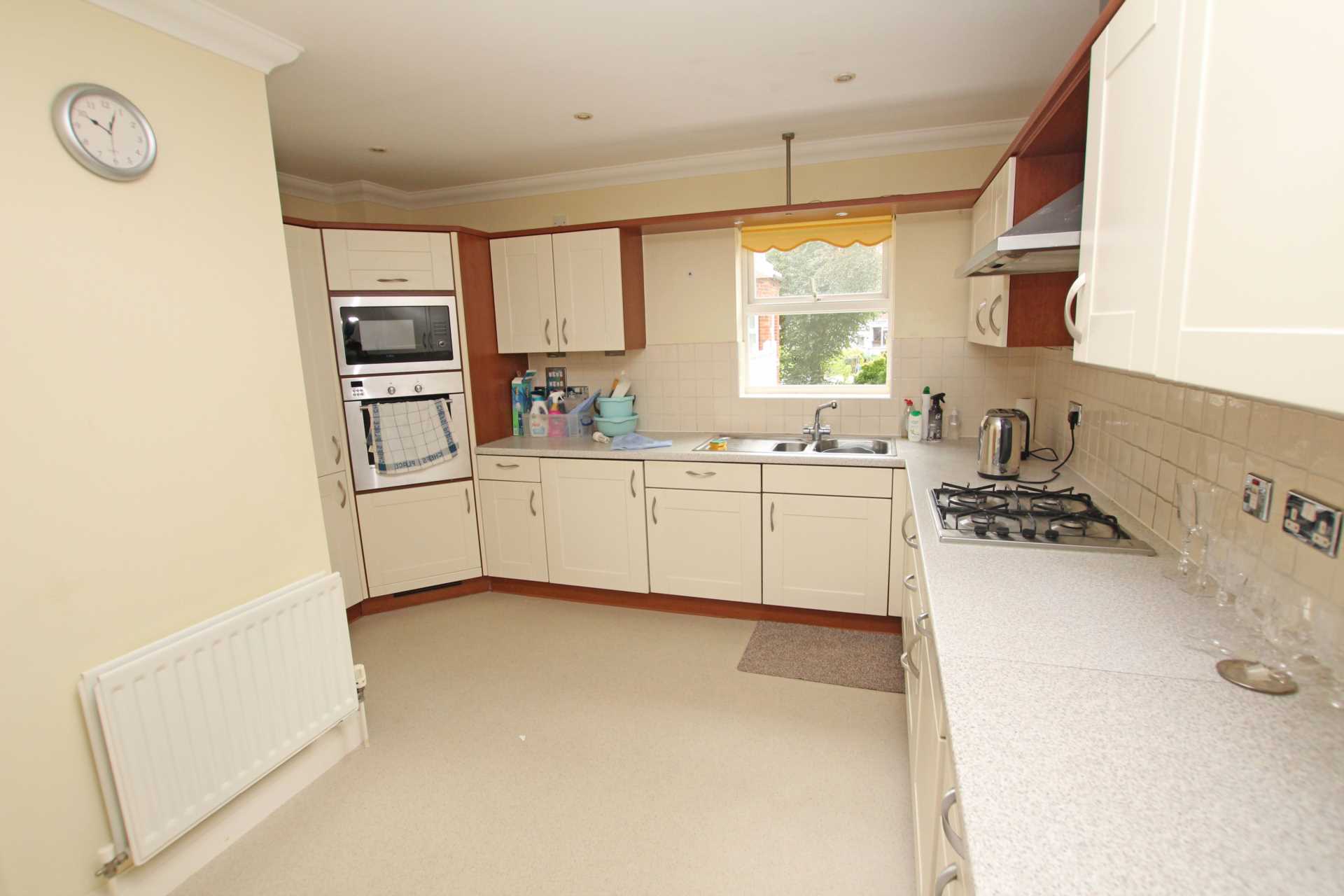 Silverdale Road, Eastbourne, BN20 7EY, Image 3