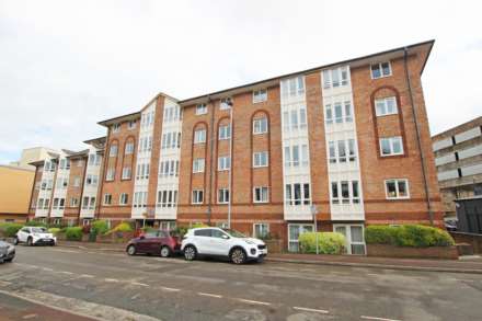2 Bedroom Flat, Trinity Place, Eastbourne, BN21 3DB