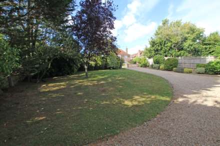 Old Camp Road, Eastbourne, BN20 8DH, Image 15