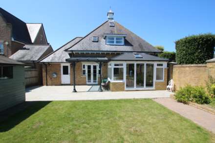 3 Bedroom Detached, Wellington Close, Eastbourne, BN23 5AR