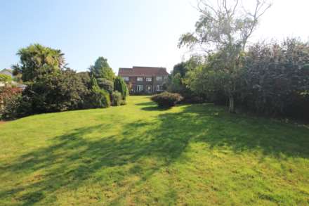 5 Bedroom Detached, Compton Drive, Eastbourne, BN20 8BX