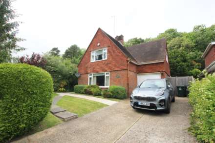 3 Bedroom Detached, Parkway, Eastbourne, BN20 9DX