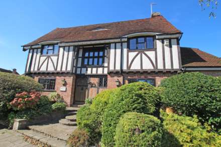 4 Bedroom Detached, The Park Close, Eastbourne, BN20 8AG