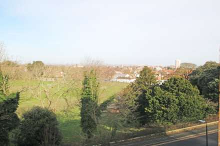 Wellcombe Crescent, Eastbourne, BN20 7XW, Image 2