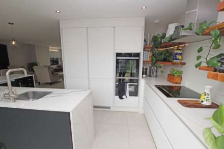 Wells Close, Eastbourne, BN20 7TX, Image 11