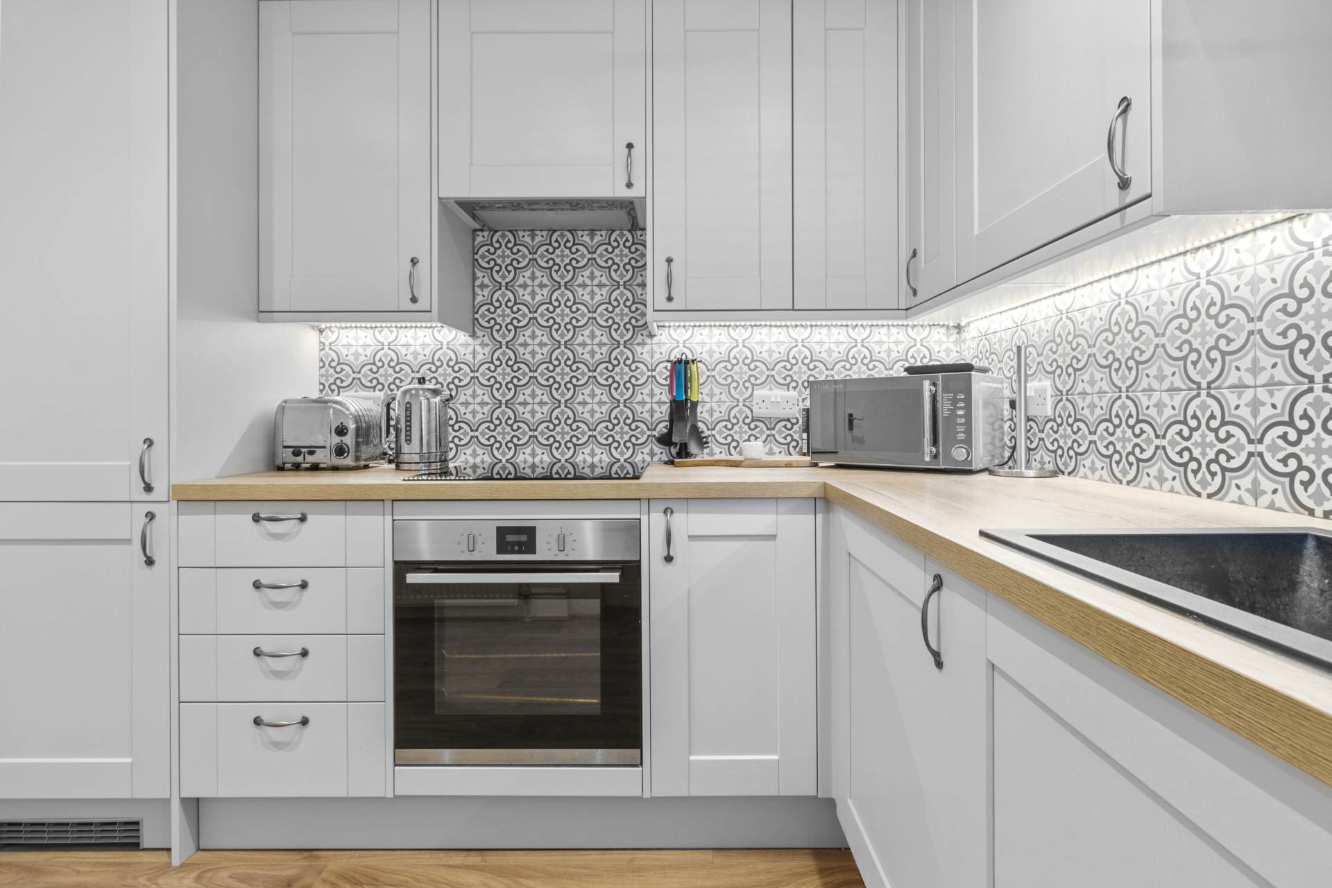 Baslow Road, Eastbourne, BN20 7UL, Image 24