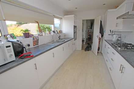 Salisbury Close, Eastbourne, BN22 0JY, Image 15