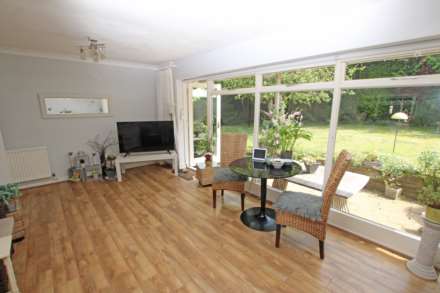 Salisbury Close, Eastbourne, BN22 0JY, Image 17