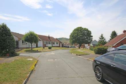 Salisbury Close, Eastbourne, BN22 0JY, Image 18