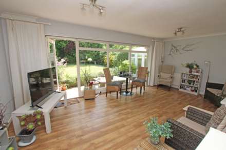 Salisbury Close, Eastbourne, BN22 0JY, Image 3