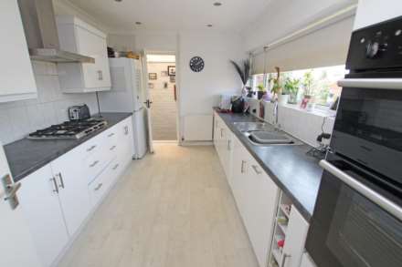 Salisbury Close, Eastbourne, BN22 0JY, Image 4