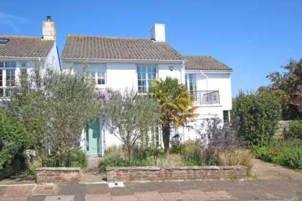 Holywell Close, Eastbourne, BN20 7RX