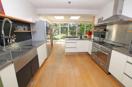 Holywell Close, Eastbourne, BN20 7RX, Image 4