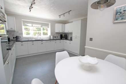 Cranborne Avenue, Eastbourne, BN20 7TS, Image 11