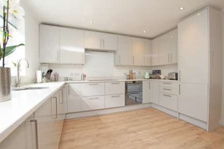 Fitzgerald Close, Eastbourne, BN20 7EP, Image 13
