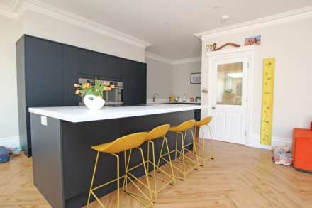 South Cliff Avenue, Eastbourne, BN20 7AH, Image 13