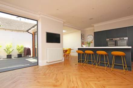 South Cliff Avenue, Eastbourne, BN20 7AH, Image 15