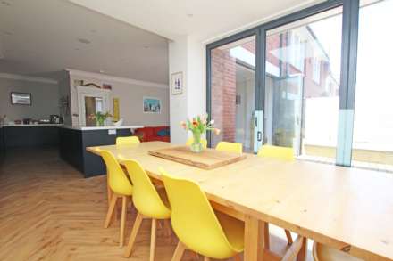 South Cliff Avenue, Eastbourne, BN20 7AH, Image 17