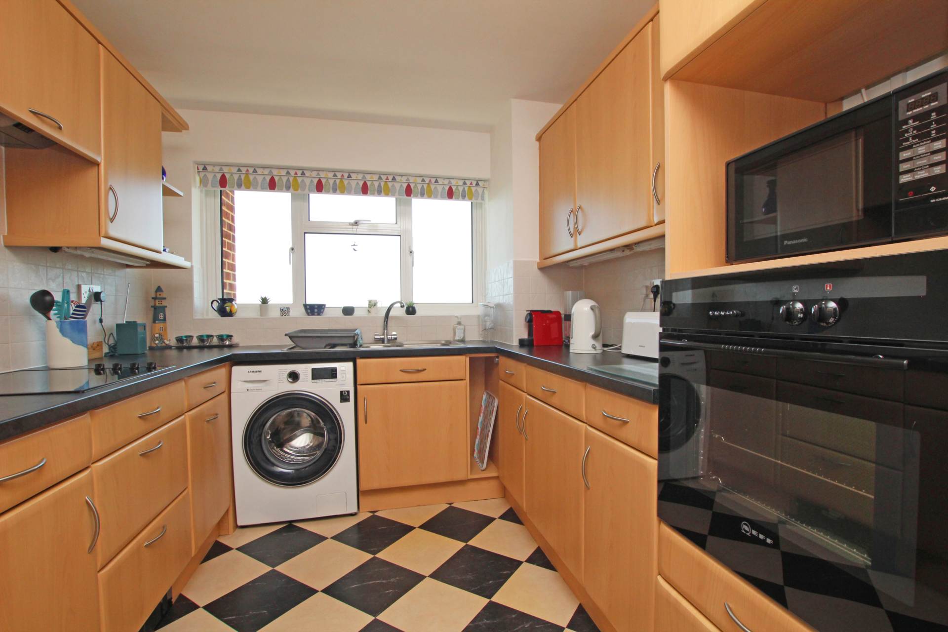 Cliff Road, Eastbourne, BN20 7XE, Image 4