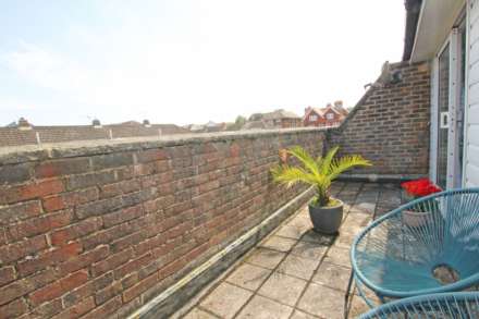 Chesterfield Gardens, Eastbourne, BN20 7NJ, Image 18