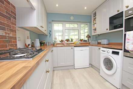 Chesterfield Gardens, Eastbourne, BN20 7NJ, Image 2