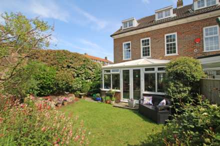 Chesterfield Gardens, Eastbourne, BN20 7NJ, Image 4