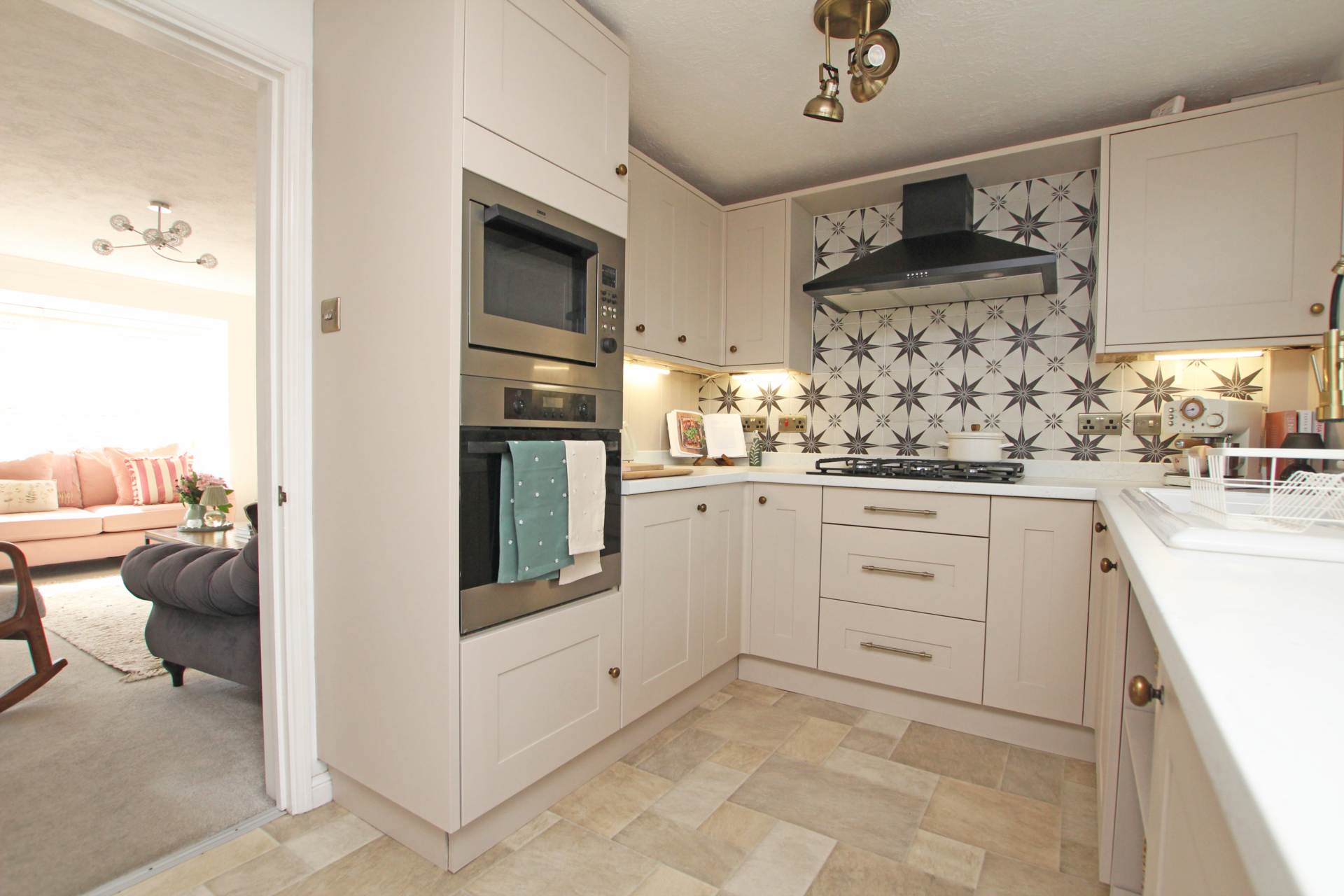 Glessing Road, Stone Cross, BN24 5FD, Image 17